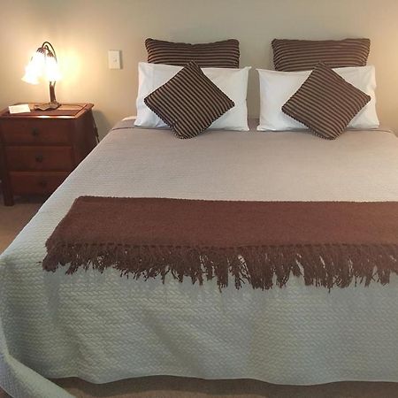 Rive Gauche B&B Lodge Taupo Exterior photo