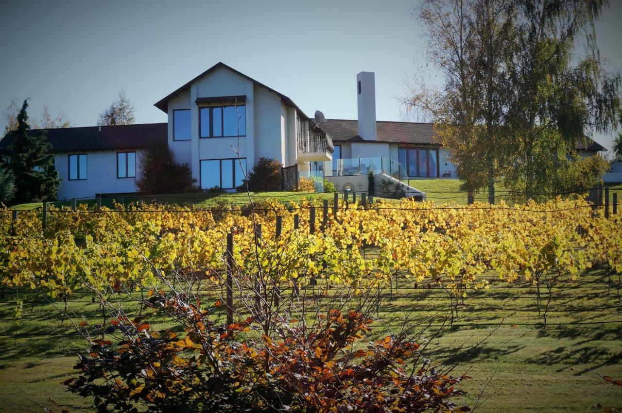 Rive Gauche B&B Lodge Taupo Exterior photo