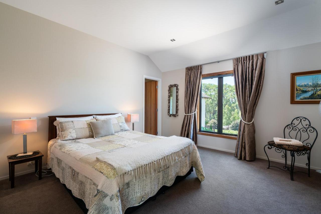 Rive Gauche B&B Lodge Taupo Exterior photo
